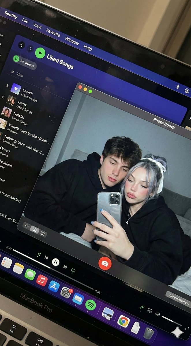 MacBook自拍（情侣款）